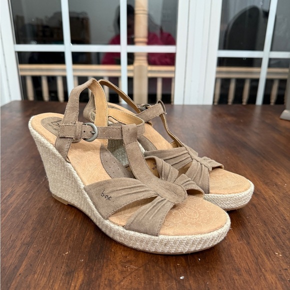 BOC Born Taupe Strappy Wedge Heel Sandal Size 10M - Picture 4 of 8